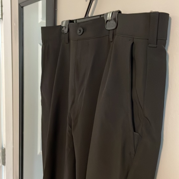IZod Men’s Golf Black Pants - Picture 2 of 5